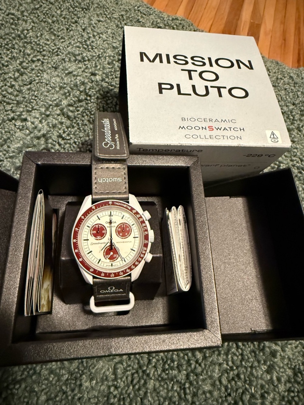 Omega x Swatch Moonswatch - Mission to Pluto